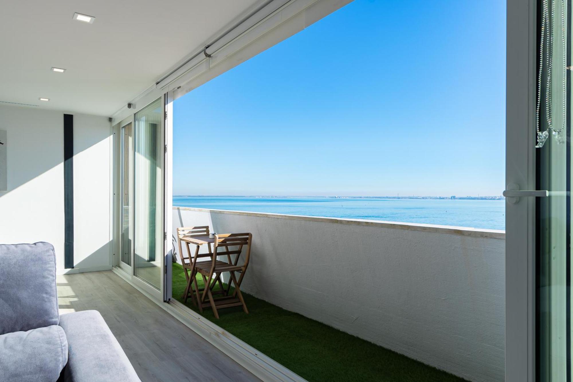 Cacilhas Riverview! Almada Bagian luar foto