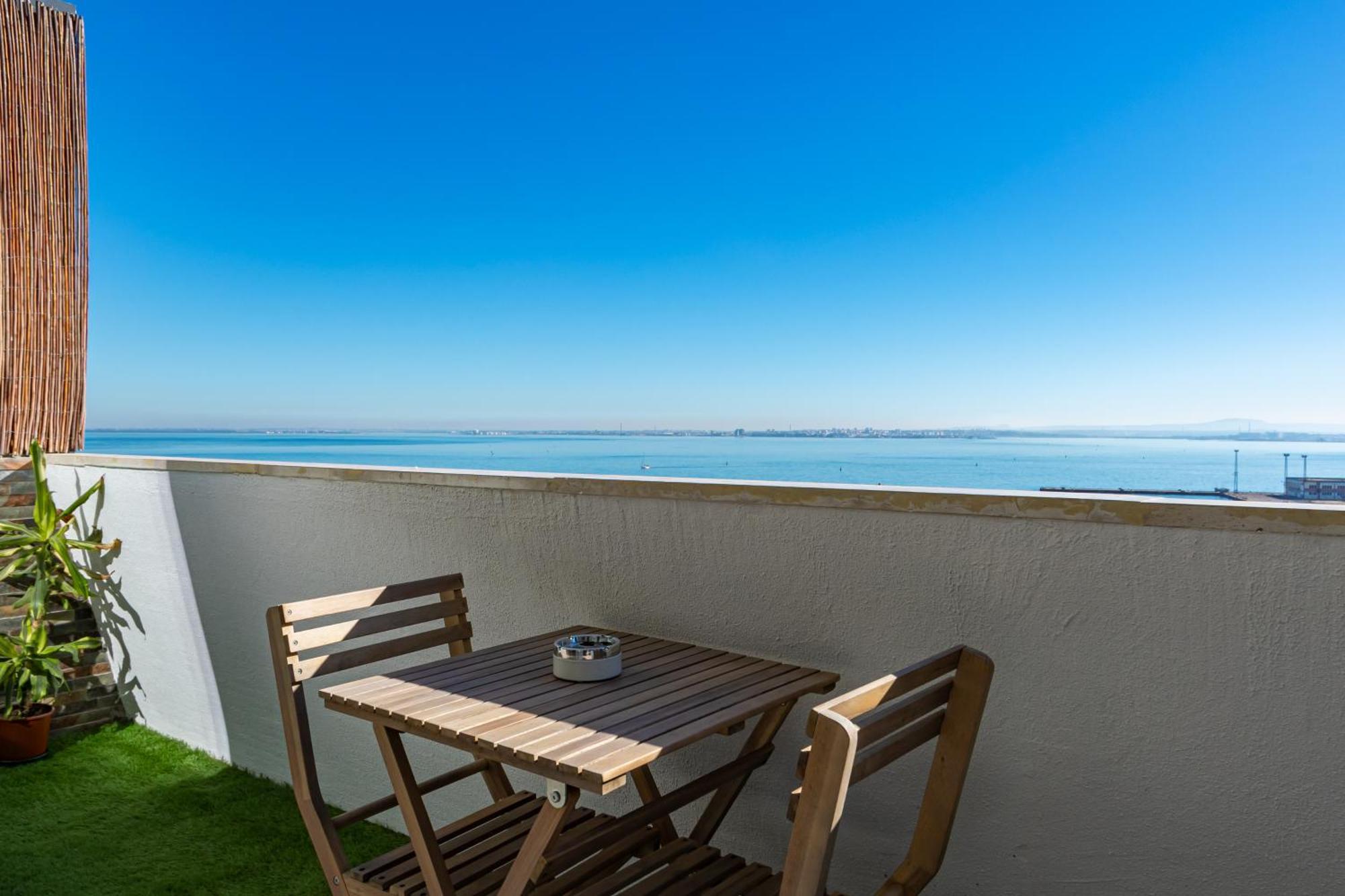 Cacilhas Riverview! Almada Bagian luar foto